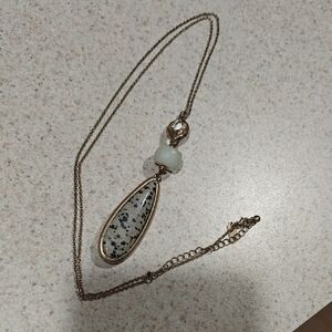 Elegant Gold and Cream Pendant Necklace